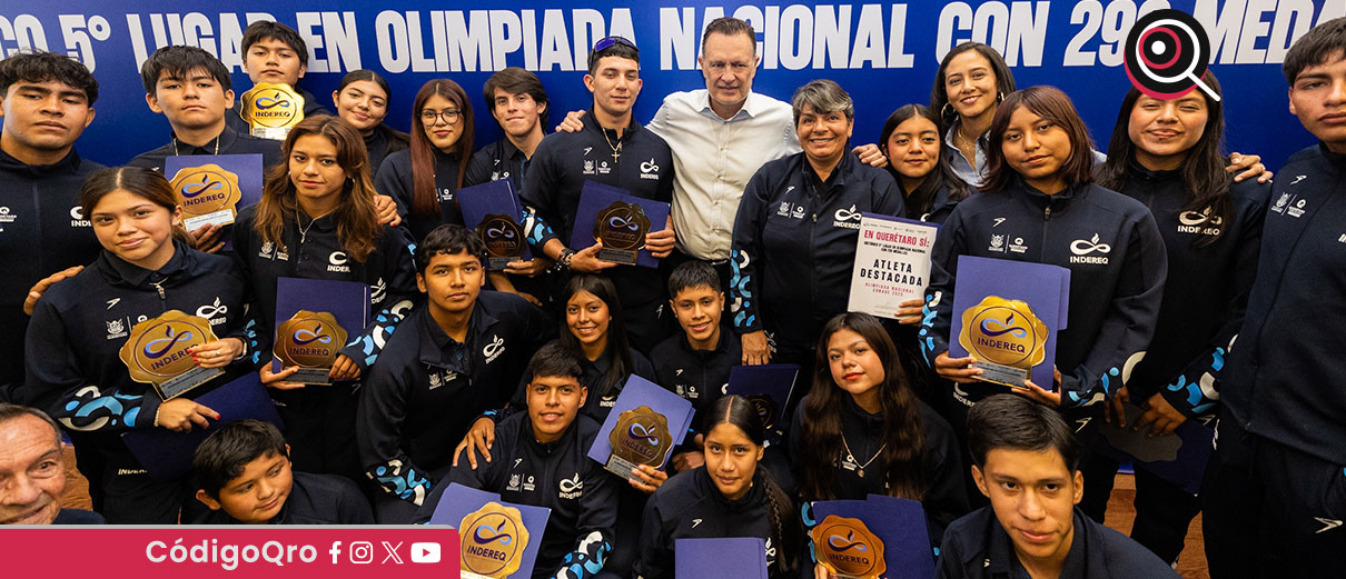 El gobernador Mauricio Kuri González encabezó la ceremonia de homenaje y entrega de reconocimientos a medallistas y entrenadores / Foto: Cortesía