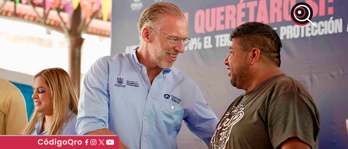 El titular de Sedesu, Marco Antonio Del Prete, entregó 2 camiones recolectores de residuos sólidos urbanos. Foto. Especial