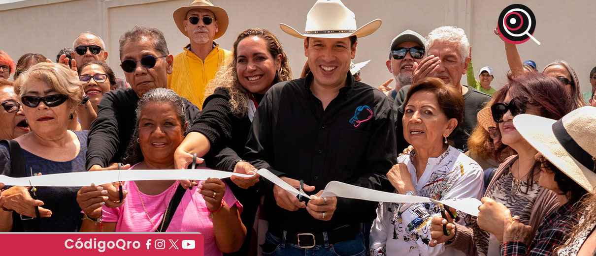 Rodrigo Monsalvo Castelán encabezó la entrega y supervisión de obras de infraestructura en tres comunidades de la demarcación / Foto: Cortesía