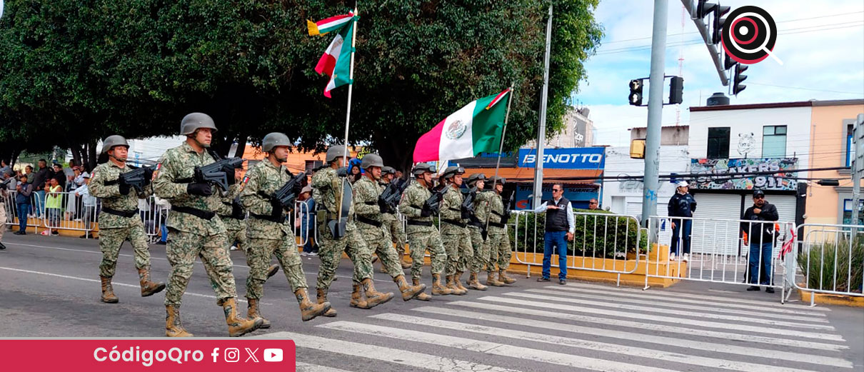 El desfile cívico-militar conmemorativo al 215 aniversario del inicio de la Independencia de México tuvo un aforo de 10 mil personas, según Protección Civil estatal / Foto: Mónica Gordillo
