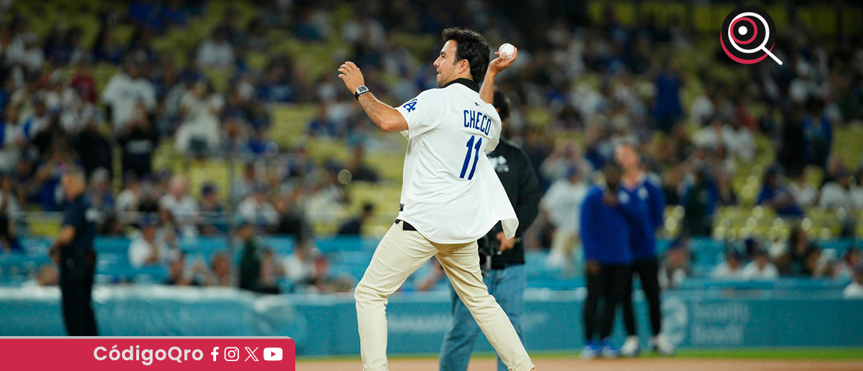 Sergio "Checo" Pérez lanzó la primera bola en el juego entre Dodgers y Phillies. Foto: Especial
