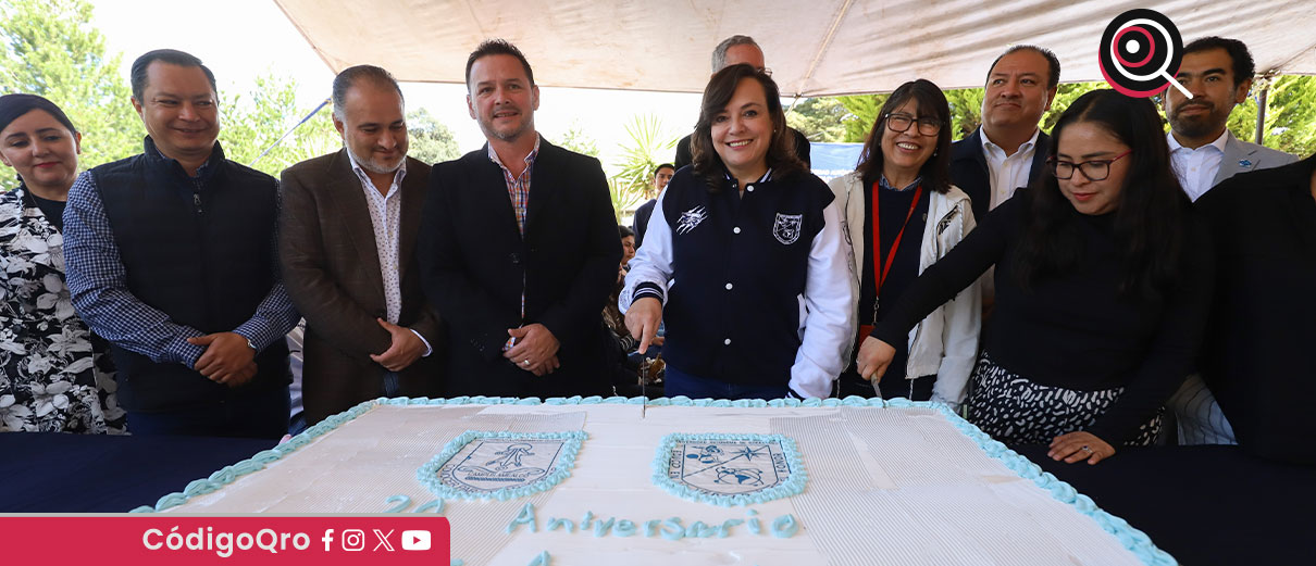 La rectora de la UAQ, Silvia Amaya Llano, subrayó que las y los estudiantes son agentes de cambio y representan con orgullo los valores de la institución / Foto: Cortesía