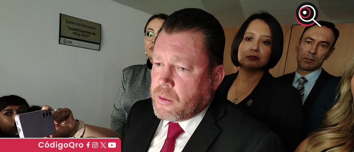 El coordinador de los diputados locales de Morena, Édgar Inzunza, criticó el formato de la glosa del cuarto informe de gobierno. Foto: Olivia Arredondo