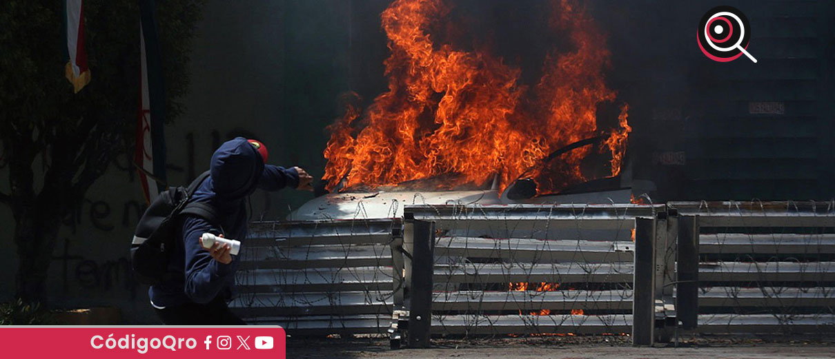 La protesta se realizó en el marco de las movilizaciones que cada año llevan a cabo familiares y normalistas de la escuela rural de Ayotzinapa / Foto: Agencia EFE