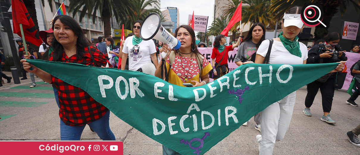 Miles de mujeres marcharon en la Ciudad de México por la despenalización total del aborto. Foto: Agencia EFE