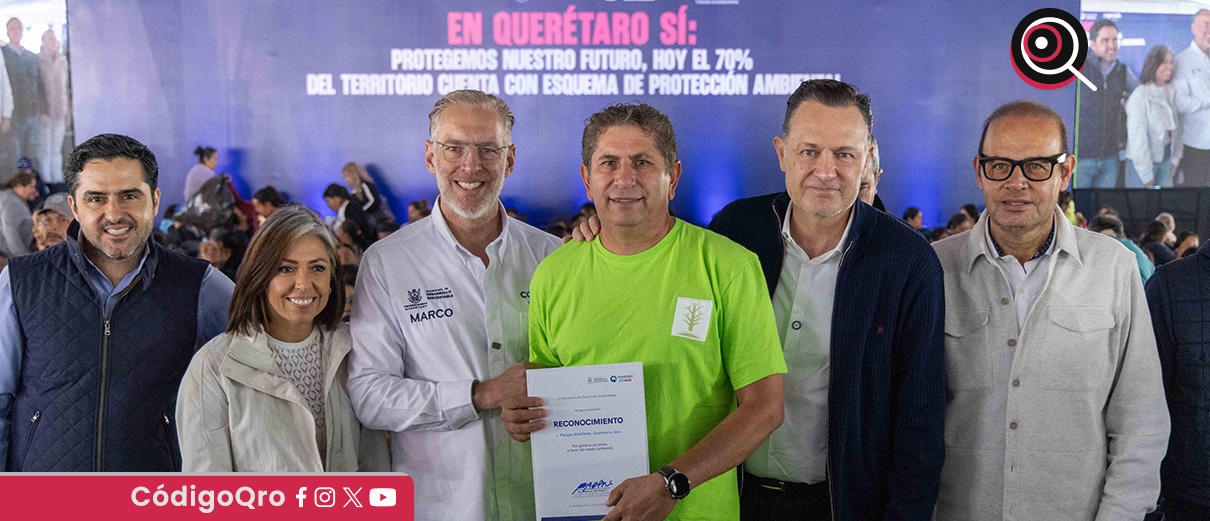 El gobernador de Querétaro, Mauricio Kuri, entregó constancias a Comités Ambientales. Foto: Especial