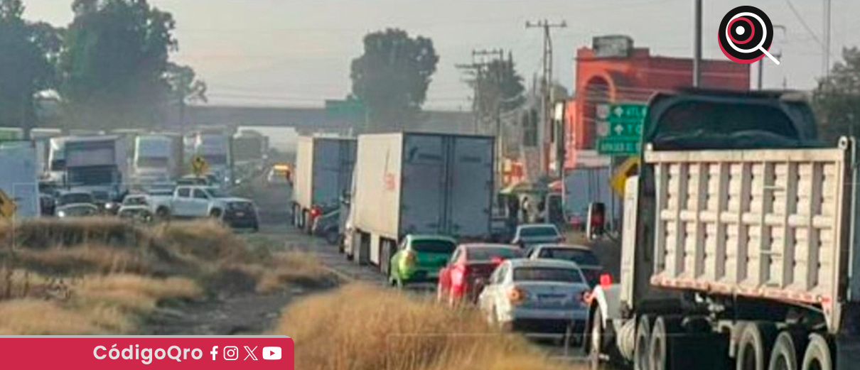 Campesinos y transportistas bloquearon de manera intermitente carreteras federales