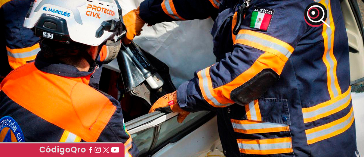 Una ambulancia de Protección Civil de El Marqués sufrió un choque en la autopista 57