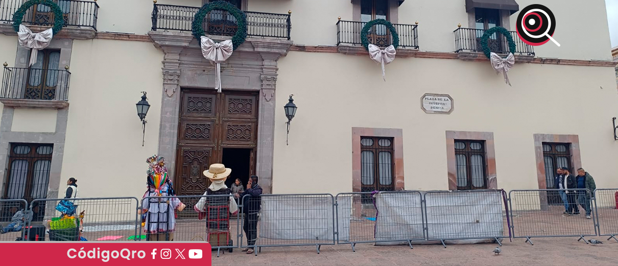 Artesanos mantienen una guardia en Plaza de Armas