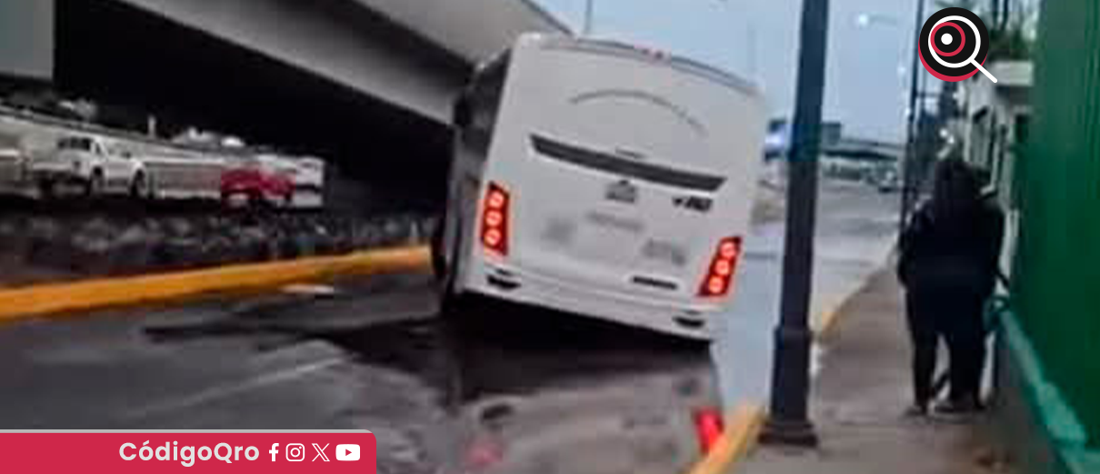 autobús, socavón, 5 de Febrero,