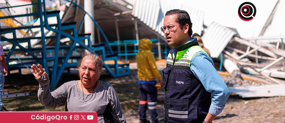 El presidente municipal de Corregidora supervisó el retiro del arcotecho colapsado por las lluvias
