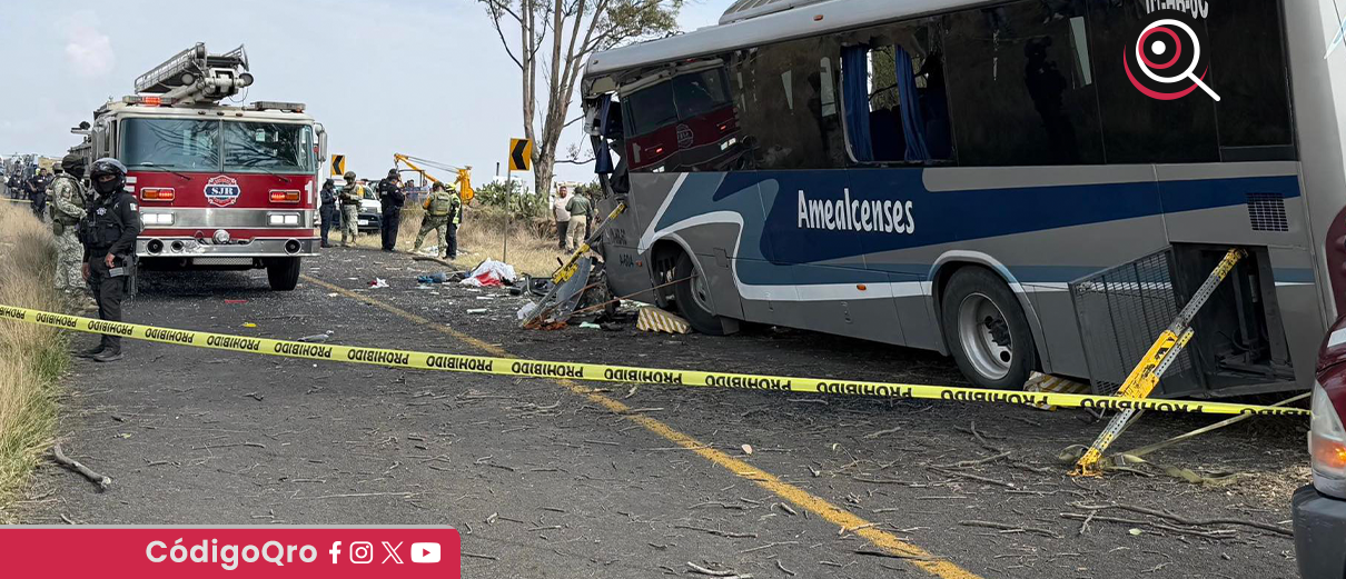 autobús accidentado en Amealco