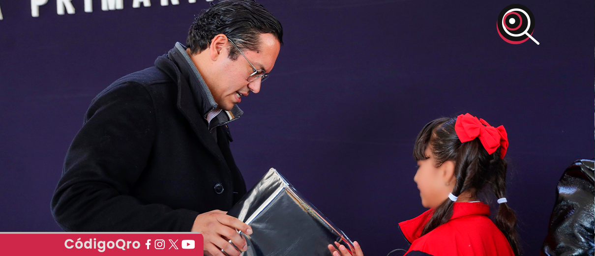 Entregan ropa y juguetes en la comunidad de El Progreso, en Corregidora