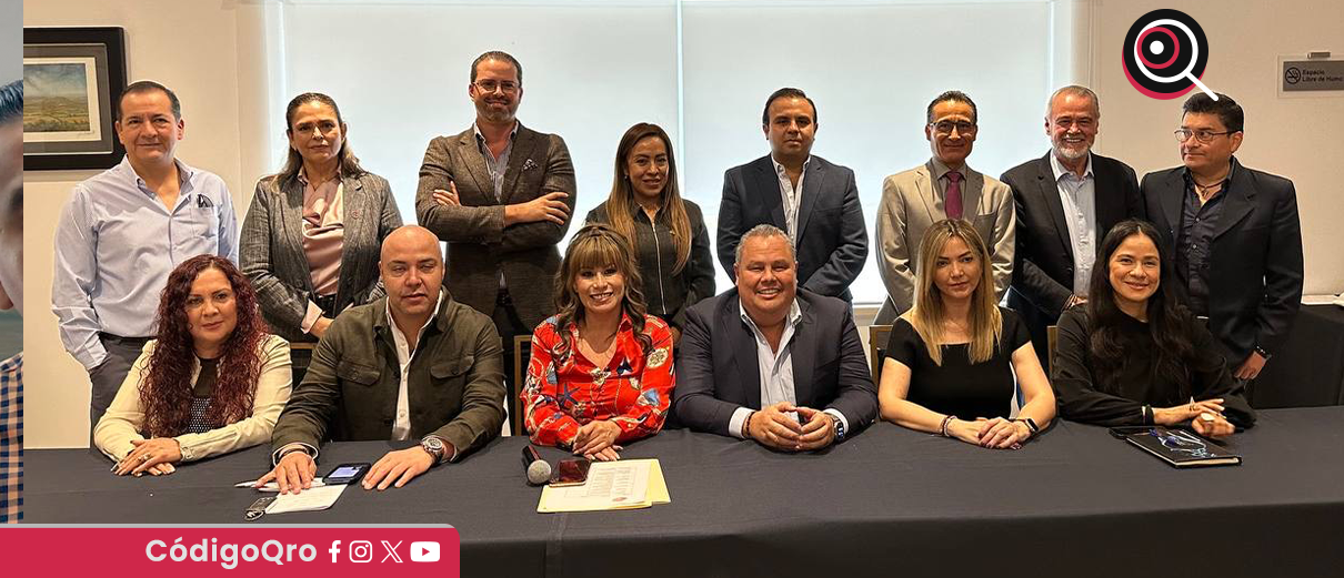 Gerardo Cuanalo Santos con líderes, representantes de cámaras, colegios y grupos empresariales