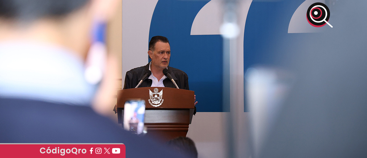 El gobernador de Querétaro, Mauricio Kuri, encabezó un acto por el Día de la Libertad de Expresión
