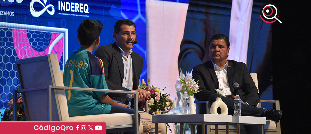 En el Auditorio Josefa Ortiz de Domínguez, el exportero Iker Casillas compartió sus experiencias ante más de 5 mil personas