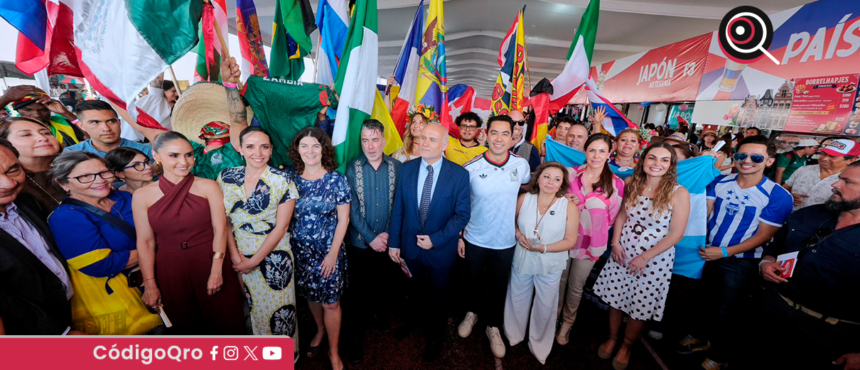 El presidente municipal de Querétaro, Felifer Macías, inauguró la edición pambolera del Festival de Comunidades Extranjeras