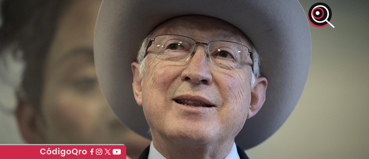 El exembajador de Estados Unidos en México, Ken Salazar, publicó su libro de memorias