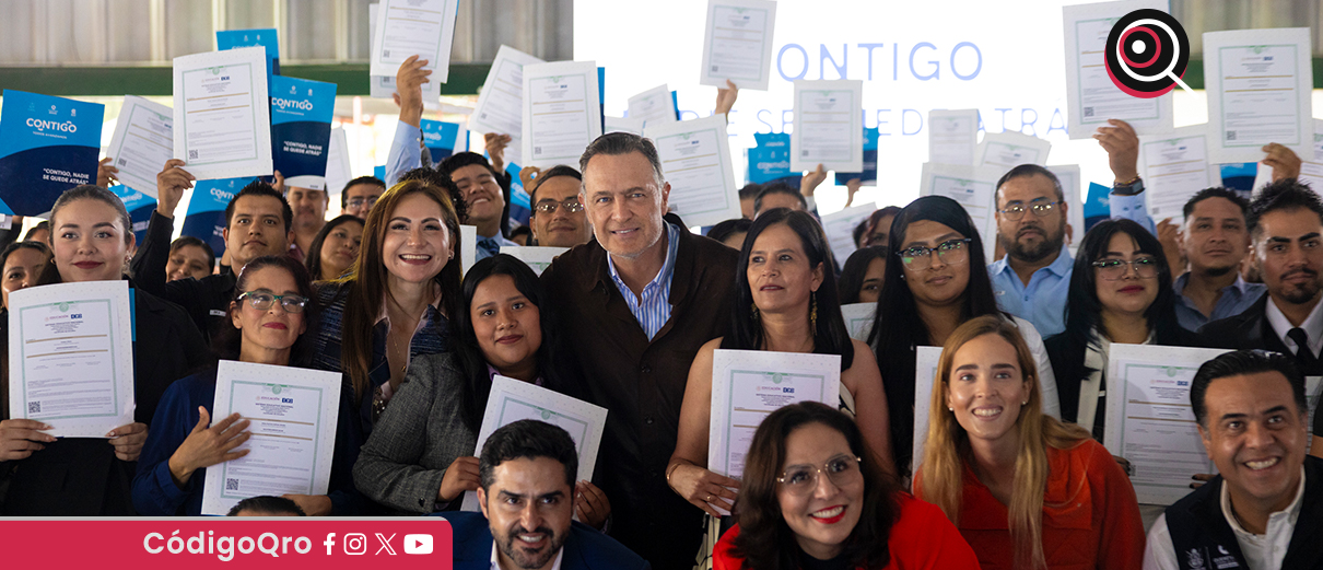 El gobernador Mauricio Kuri encabezó la entrega de certificados a 100 adultos