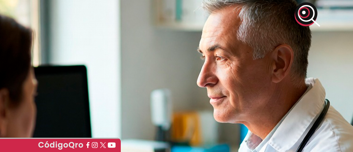 Doctor atiende a paciente