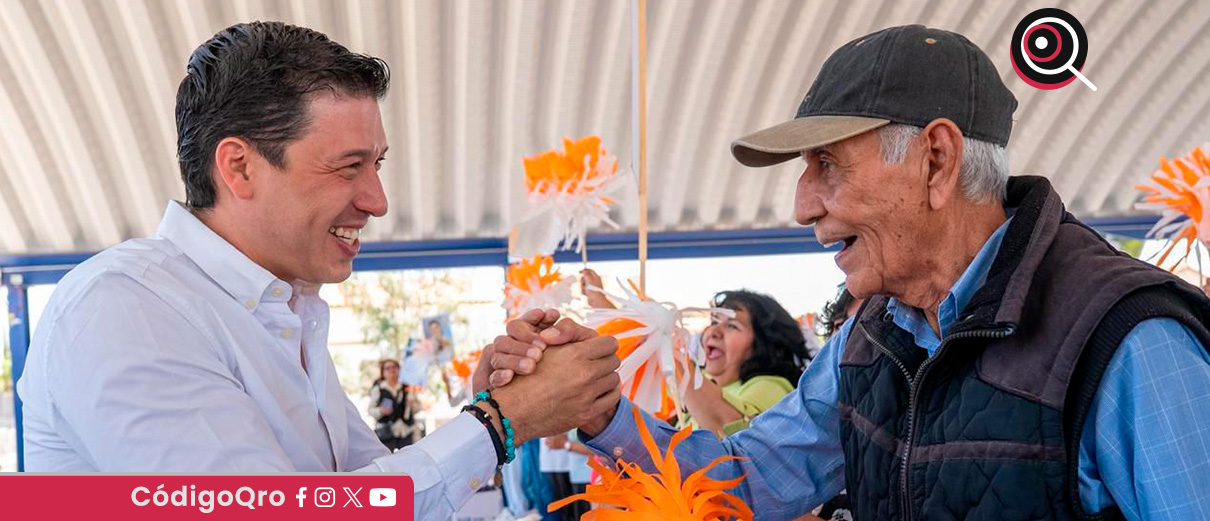 El presidente municipal de El Marqués, Rodrigo Monsalvo, entregó despensas para adultos mayores