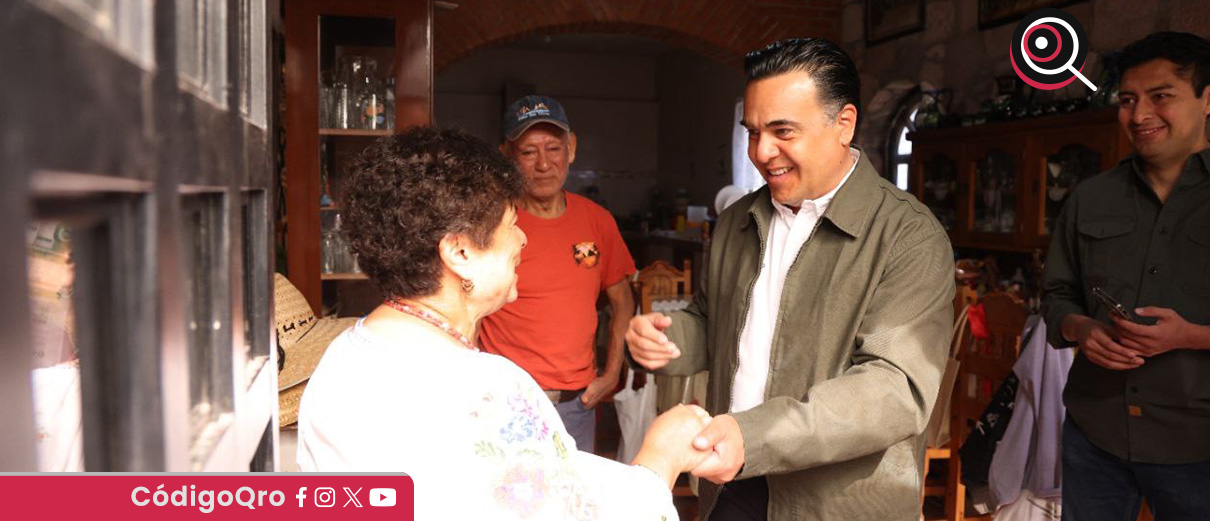 El titular de Sedesoq, Luis Bernardo Nava Guerrero, entregó canastas alimentarias en El Marqués 