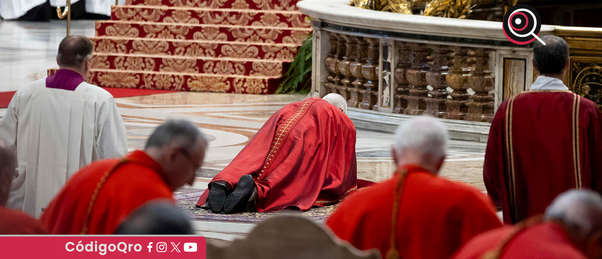 Papa León XIV reza tendido en la Basílica de San Pedro