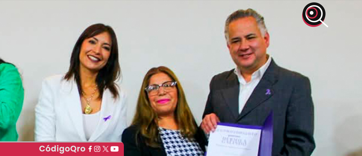 Santiago Nieto Castillo entrega premios Hermila Galindo