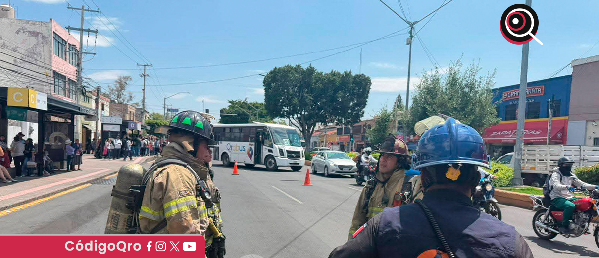 Sofocan incendio en azotea de establecimiento sobre Av. Zaragoza
