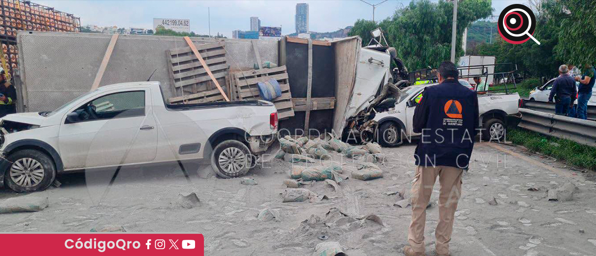 Una tolva con cemento chocó contra 13 vehículos en la carretera federal 57