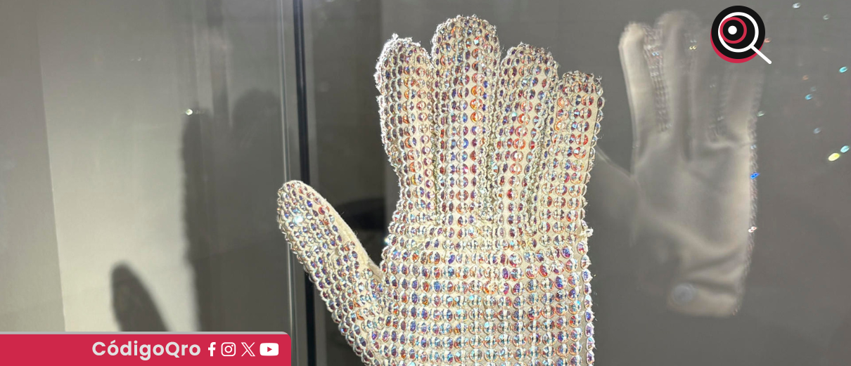 El icónico guante de Michael Jackson alcanza cifra millonaria en París