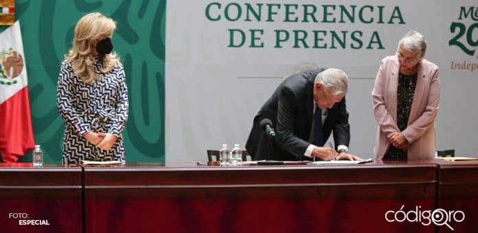 El presidente de México, Andrés Manuel López Obrador, y los gobernadores firmaron el Acuerdo Nacional por la Democracia. Foto: Especial