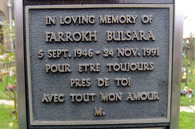 "En memoria amorosa de Farrokh Bulsara. 5 Sept. 1946 - 24 Nov. 1991"