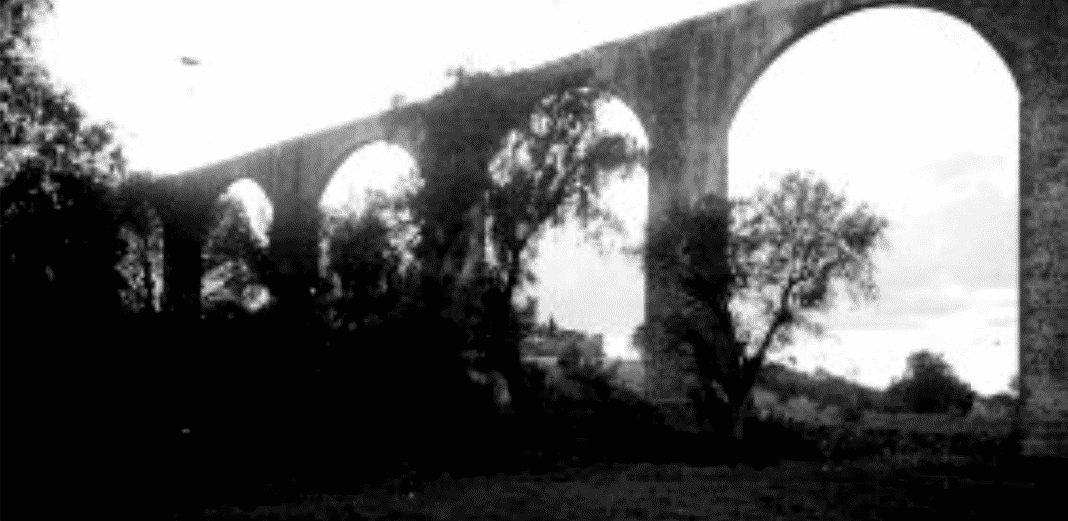 El Acueducto de la ciudad de Querétaro en 1917. Foto: Fototeca Nacional INAH