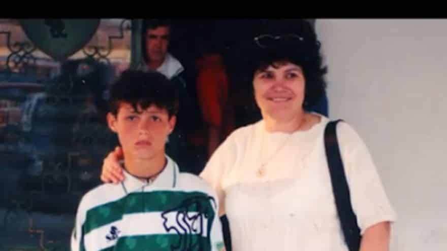 Cristiano Ronaldo, de 12 años, empacó sus pocas pertenencias en una valija y emprendió el viaje hacia Lisboa