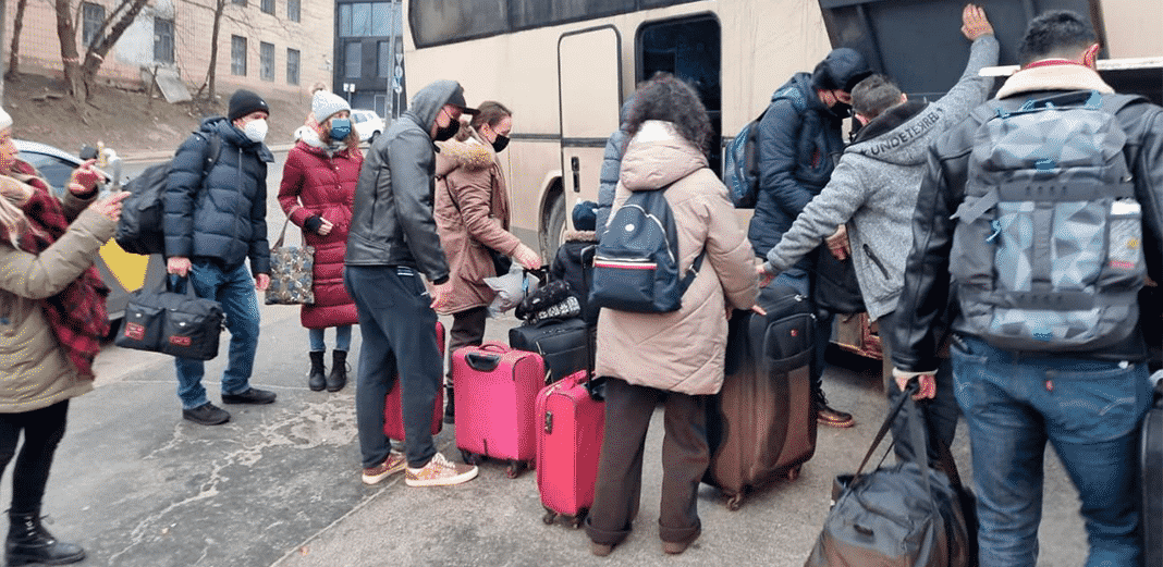 Un total de 32 familias de México fueron trasladadas al sur de Ucrania. Foto: Especial