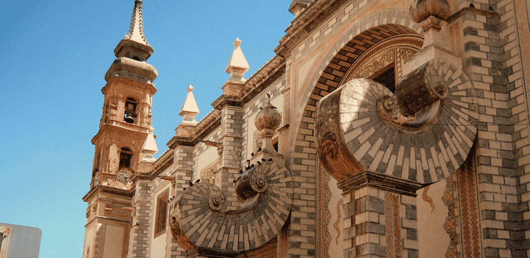 El Templo de Santa Rosa de Viterbo está ubicado en el cruce de José María Arteaga y Ezequiel Montes. Foto: Especial