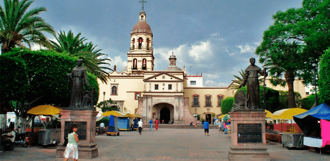 El Templo de la Santa Cruz es el recinto religioso más emblemático de la ciudad de Querétaro, Foto: Especial