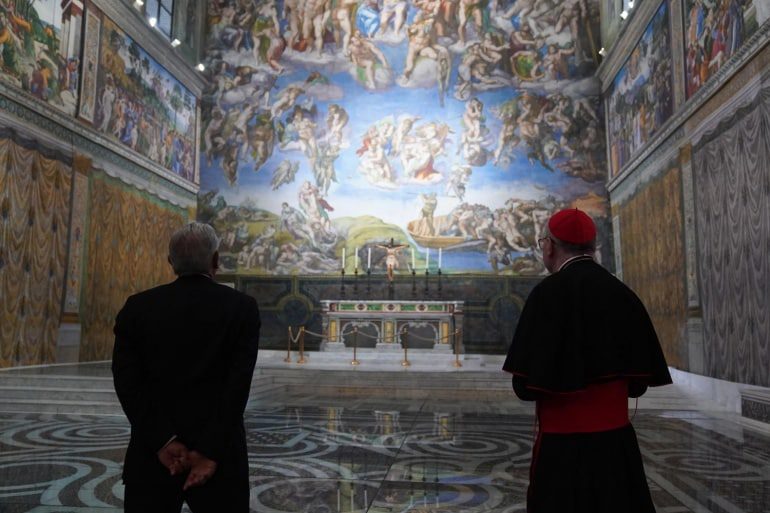 López Obrador visitó la réplica de la Capilla Sixtina en el Zócalo de la Ciudad de México acompañado del cardenal Pietro Parolin