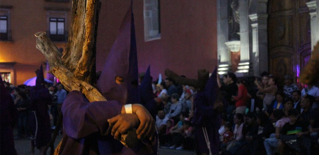 La Procesión del Silencio inicia y termina en el Templo de la Santa Cruz. Foto: Especial