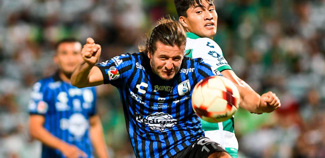 Los Gallos Blancos de Querétaro empataron 1-1 contra Santos Laguna. Foto: Mexsport