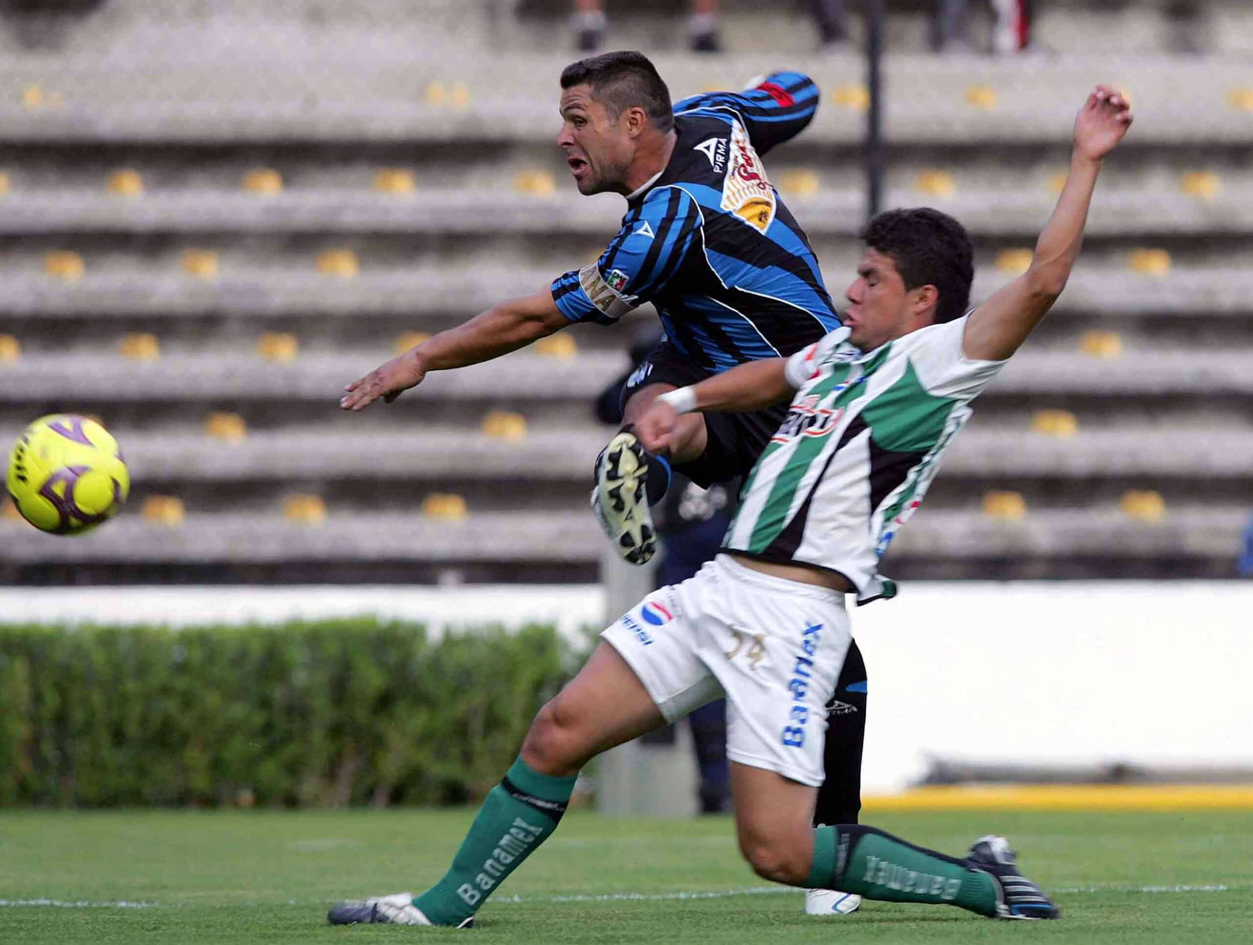 El ‘Tanque’ es el segundo máximo goleador de los Gallos, con 63 goles, cuatro menos que Camilo Sanvezzo