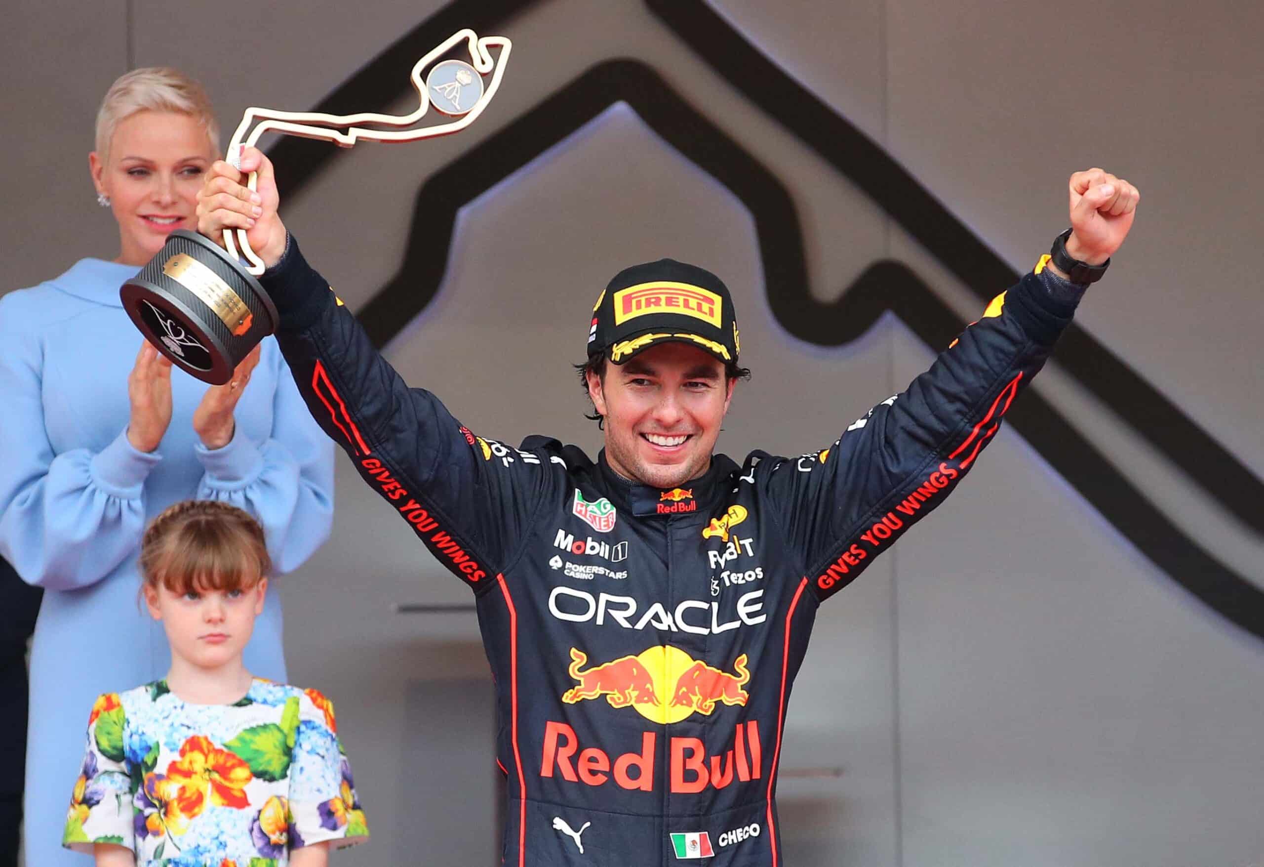 El piloto mexicano de Red Bull, Sergio "Checo" Pérez, subió a lo más alto del podio en Mónaco. Foto: Especial