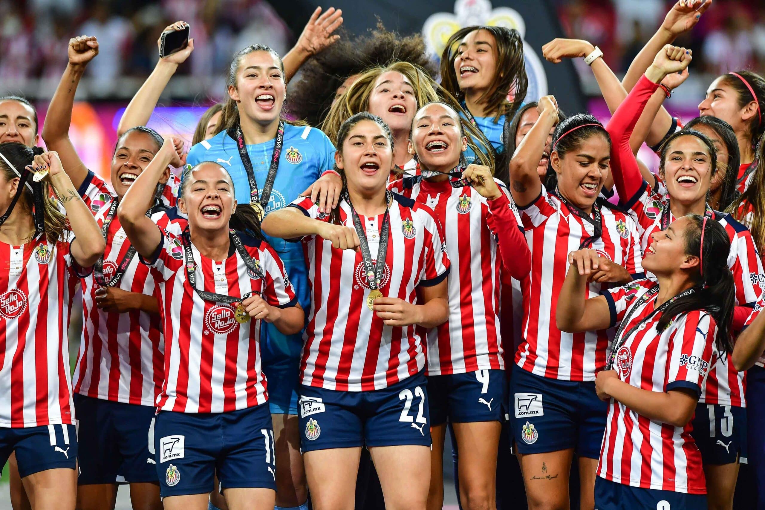 Las Chivas sumaron su segundo título de la Liga BBVA MX Femenil. Foto: Mexsport