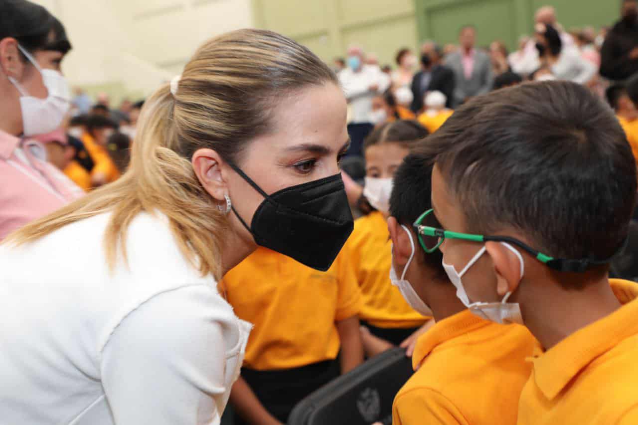 La presidenta del DIF Estatal Querétaro, Car Herrera de Kuri, encabezó la inauguración de la Ciudad de los Niños. Foto: Especial