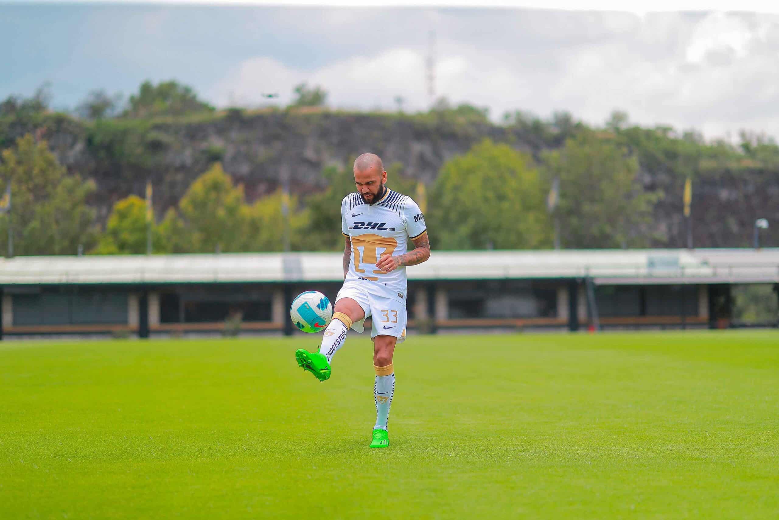 Dani Alves debutaría con los Pumas frente a Mazatlán en la jornada 5. Foto: Mexsport