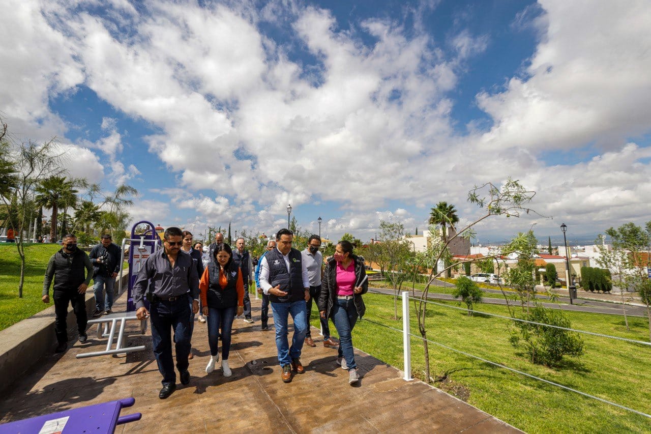 Luis Bernardo Nava entregó la rehabilitación de dos parques en la colonia Campestre Italiana