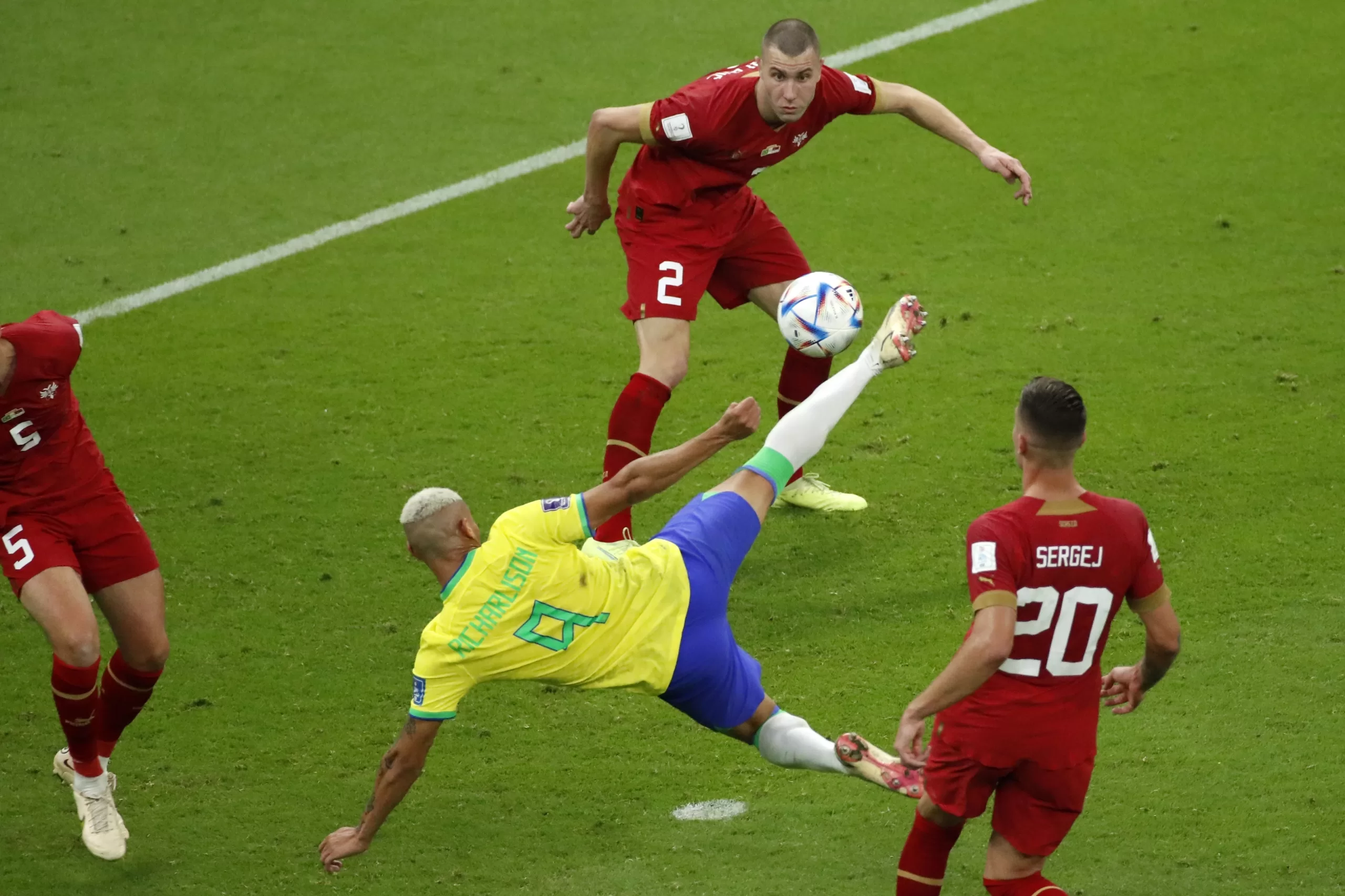 Richarlison remató de chilena para marcar el mejor gol en lo que va de Qatar 2022