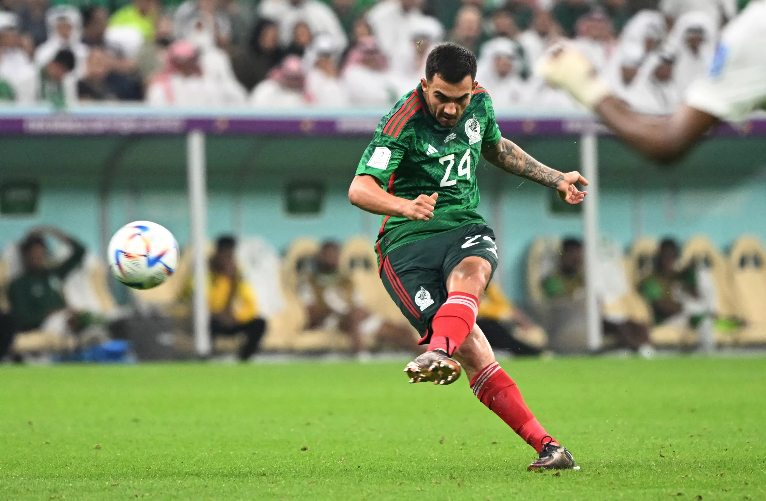 Luis Chávez anotó un golazo de tiro libre