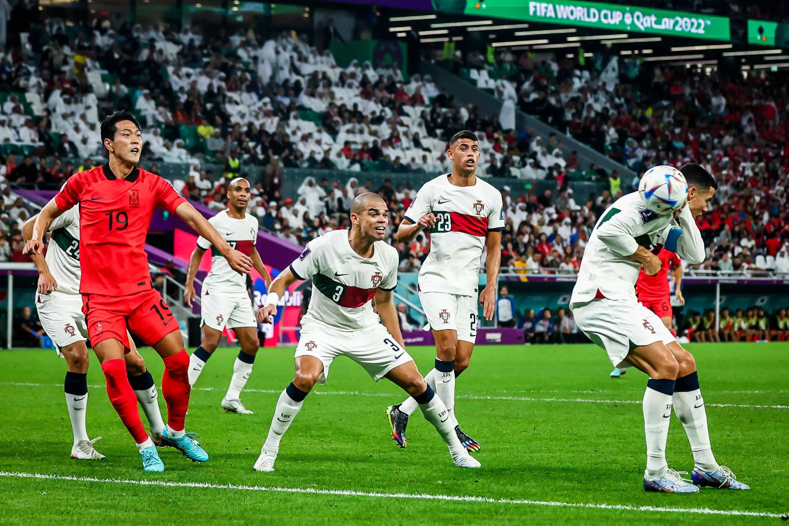 un tiro de esquina mal defendido por Cristiano Ronaldo, le abrió la puerta a Kim Young-Gwon para el 1-1